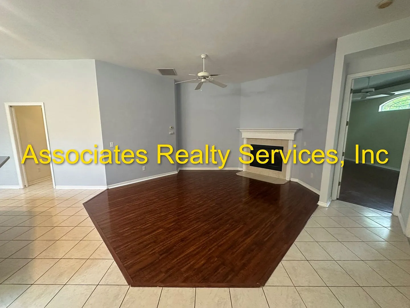 Carlton Court In Haile Plantation- Move In Ready! — Photo 3