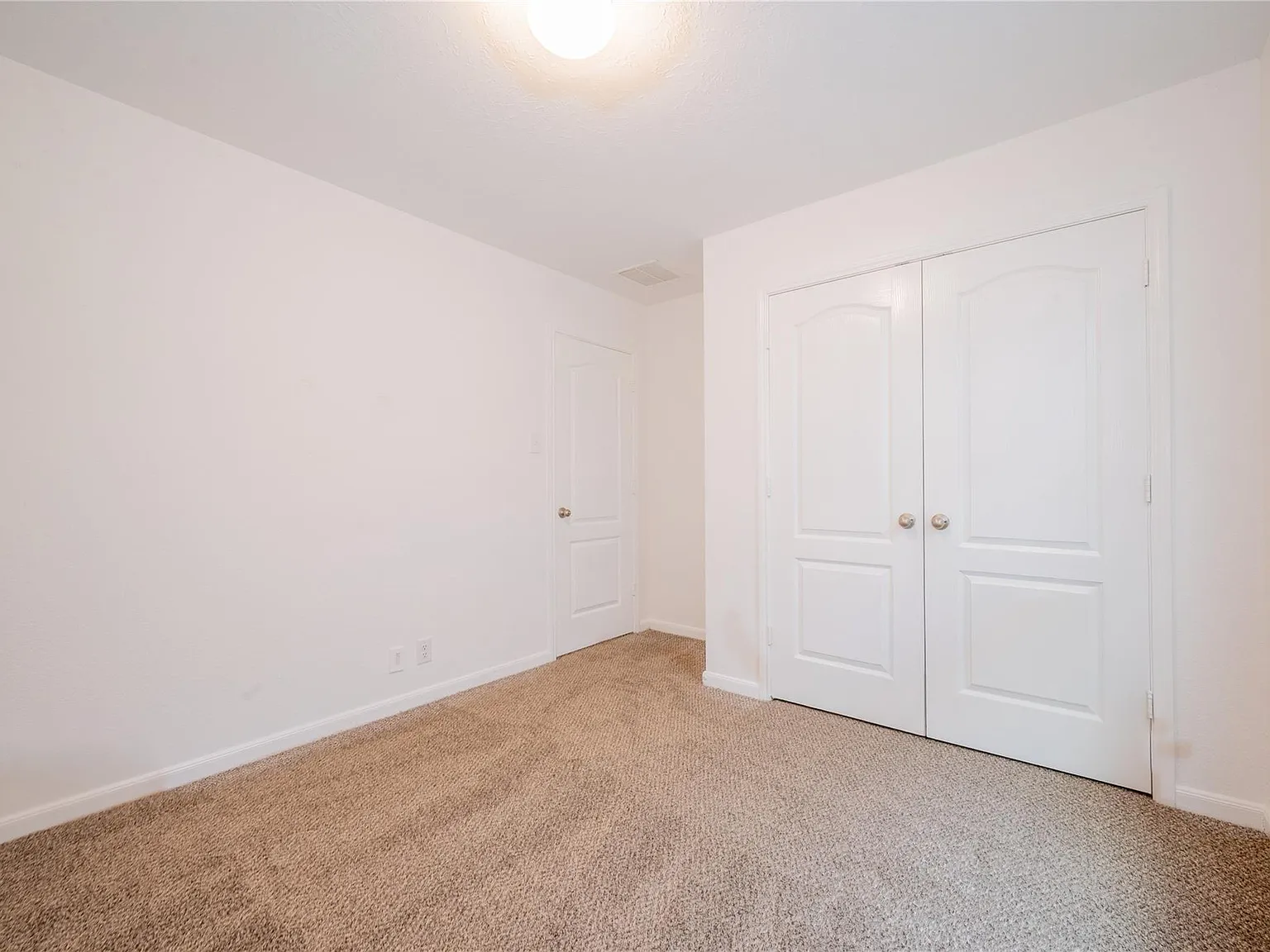 3 bed, 2.0 bath, 1491 sqft, $2,300 — Photo 2