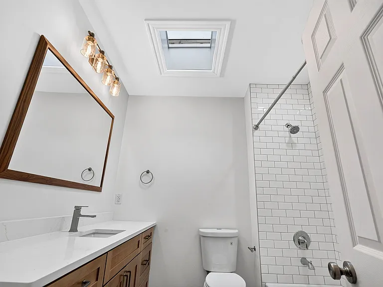 2722 Armand Pl #2F — Photo 37