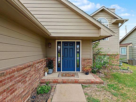 3rd image of 4805 E Pembrook Ct