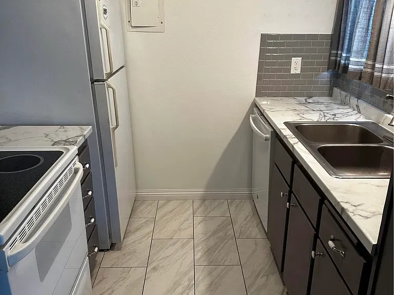2900 Madison Ave #B36 — Photo 2