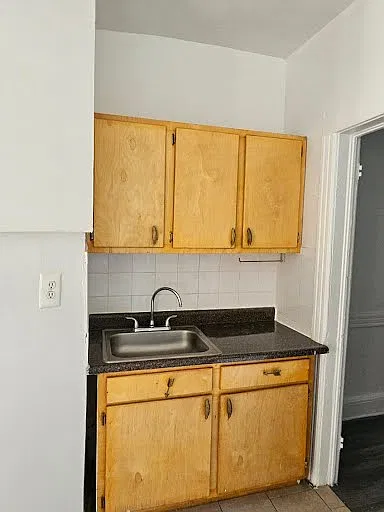 92 Vark St #2E