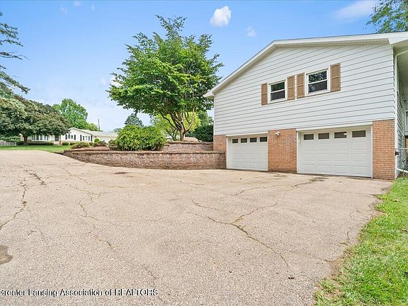 4th image of 6635 Picketts Way