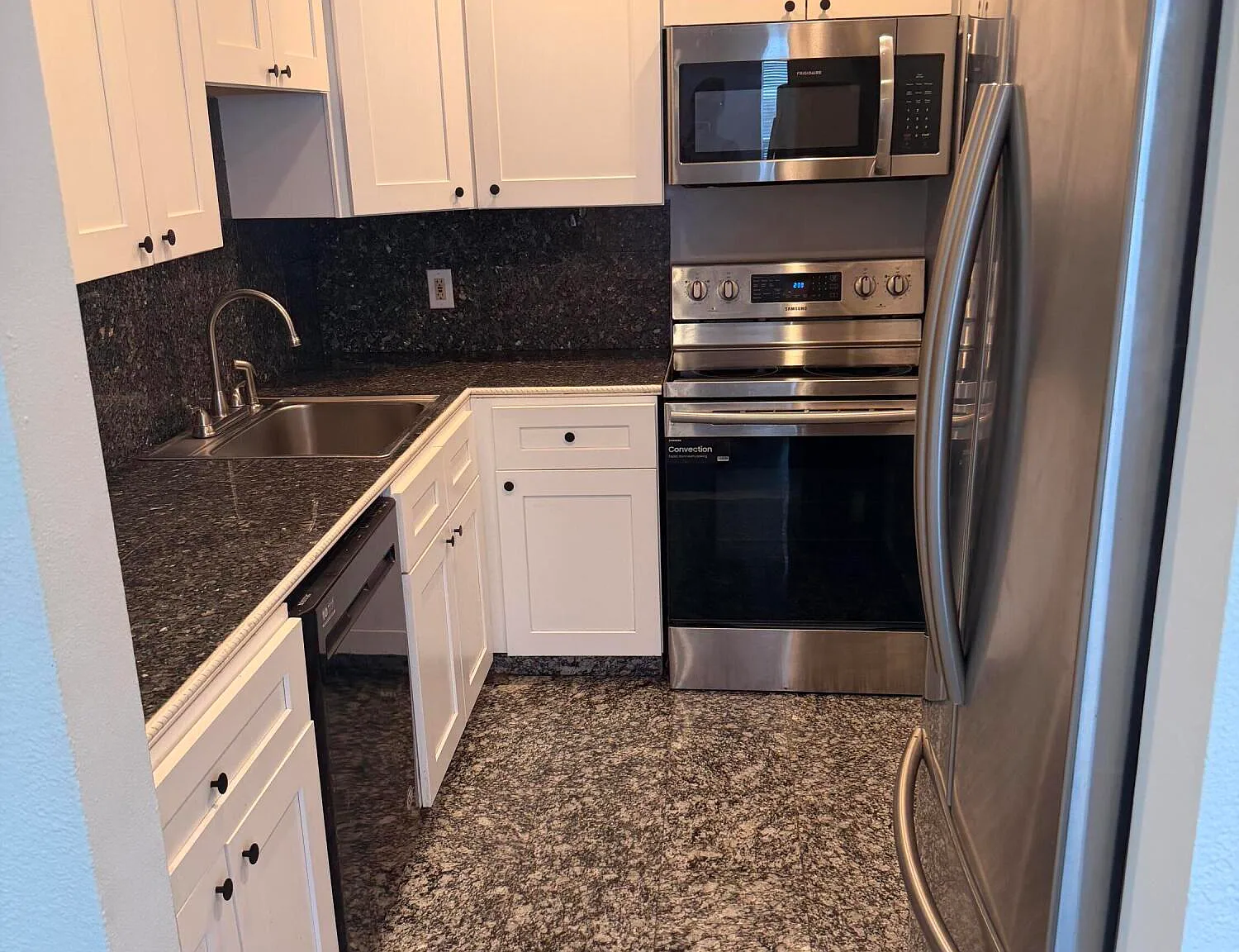 1 bed, 1.0 bath, 900 sqft, $1,900 — Photo 4