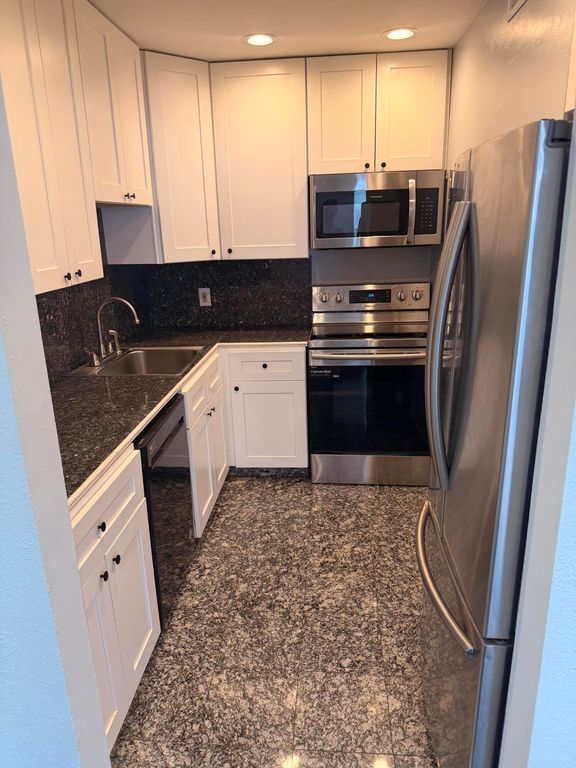 2840 NE 14th St #403A, photo 4