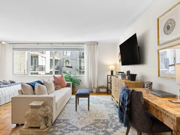 301 East 22nd Street image 1 of 12