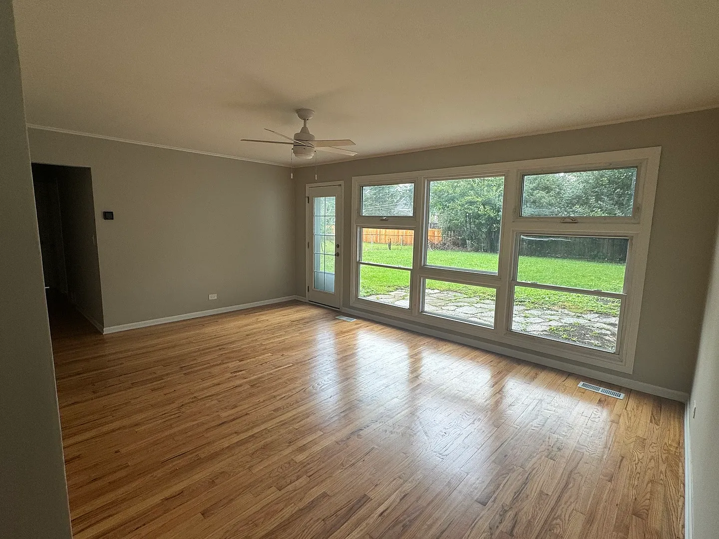 3 bed, 1049 sqft, $3,200 — Photo 3