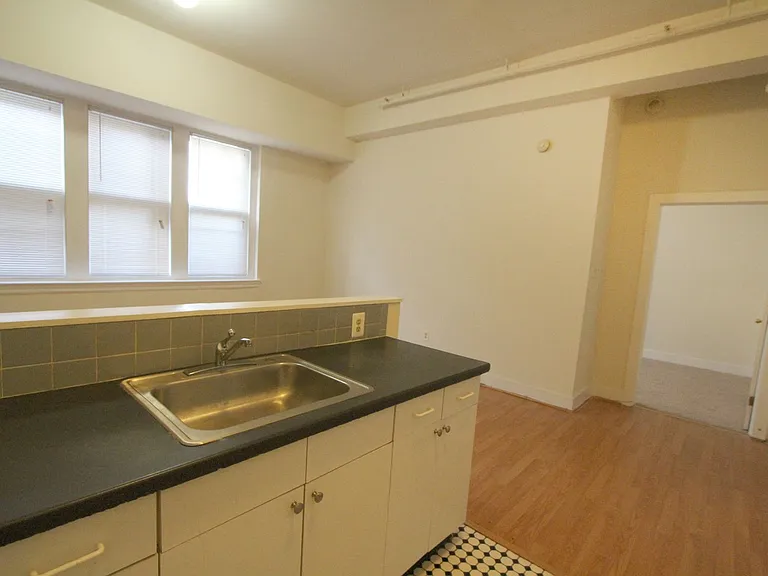 100 E Price St — Photo 27