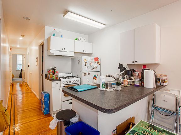2nd image of 916 E Passyunk Ave APT 2