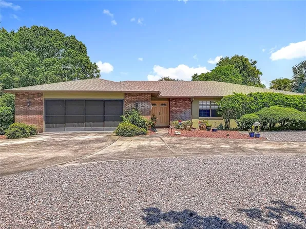 8123 River Country Dr, Weeki Wachee, FL 34607