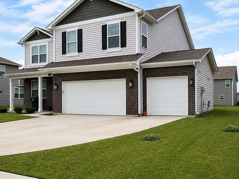 181 Hobbs Dr — Photo 2