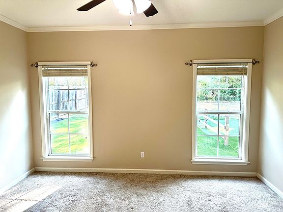 5th image of 210 Huron Dr