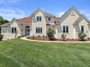 W279N7489 Summer Ct, Hartland, WI 53029