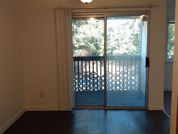 5th image of 9822 158th St E APT 4