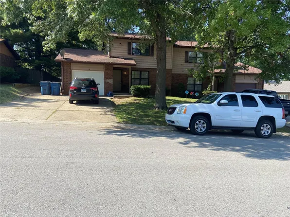 18 Twin Oaks Dr, Shiloh, IL 62221