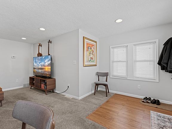 5th image of 920-10 1/2 St SE