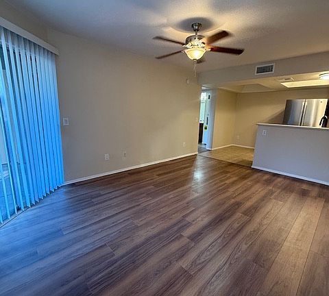 Entry/Living Room