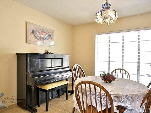 5th image of 3858 Santa Monica Dr