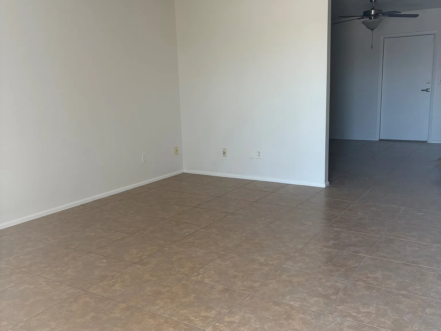 6902 W Canterbury Dr — Photo 3
