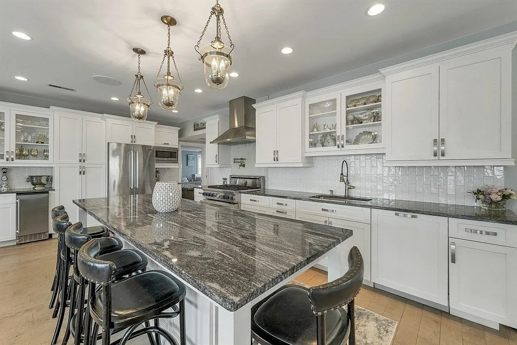 3 bed, 2000 sqft, $3,100 — Photo 2