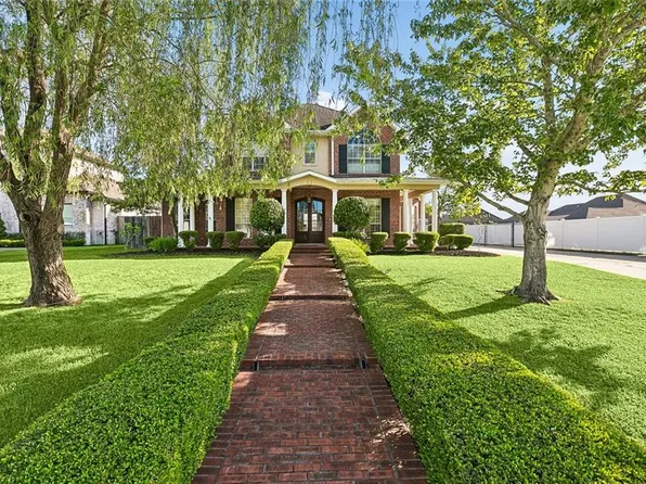 221 Spring Rose Dr, Belle Chasse, LA 70037