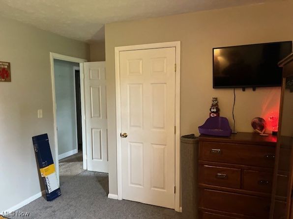 48458 W Greenbrier Dr, Saint Clairsville, OH 43950