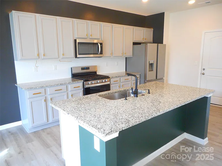 3058 Eastcott Ave — Photo 6