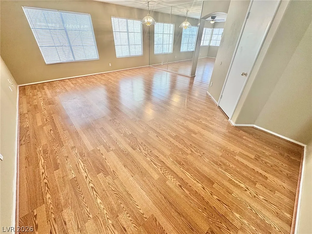 4 bed, 2.5 bath, 2162 sqft, $2,025 — Photo 2