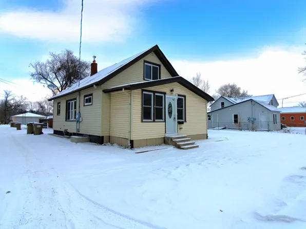 308 5th Ave NW, Minot, ND 58703