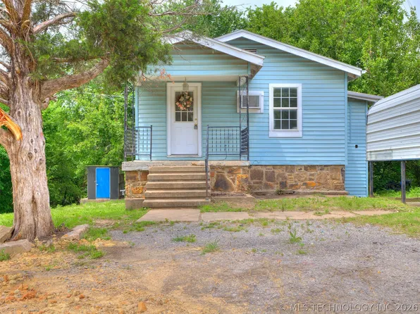 1028 Valley Dr, Sand Springs, OK 74063