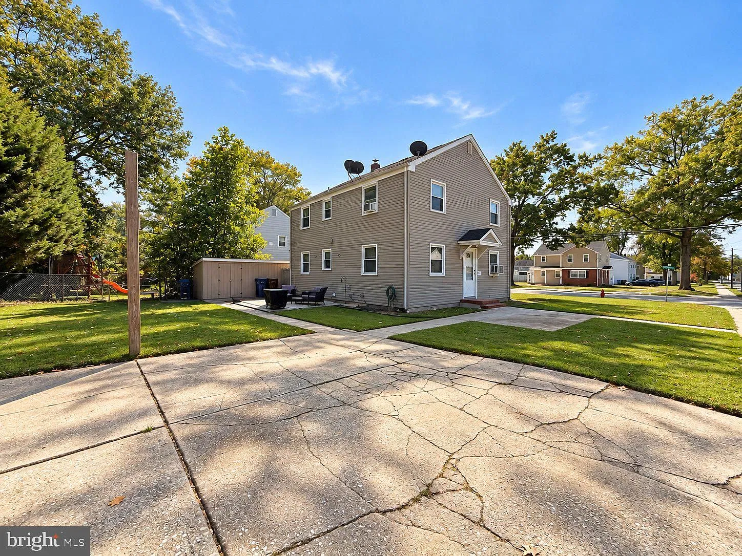 2 bed, 1.0 bath, 868 sqft, $1,750 — Photo 2