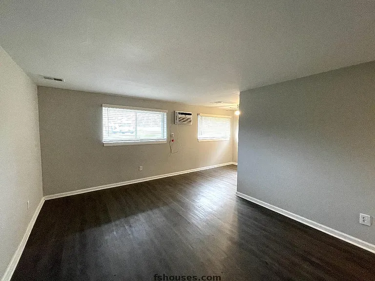 9124 E 10th St #1 — Photo 4
