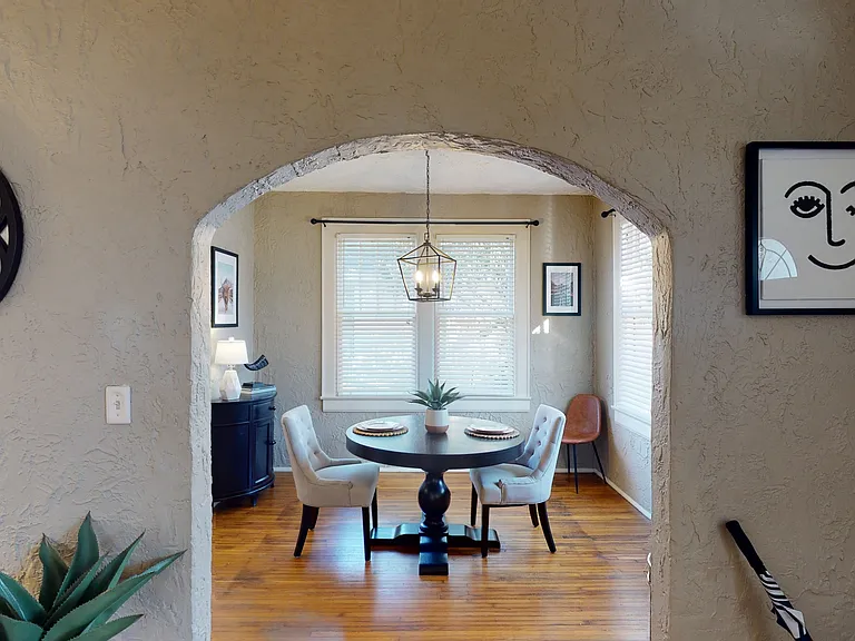 1827 Capitol Ave — Photo 6