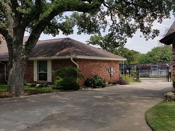 2nd image of 2115 Covemeadow Dr
