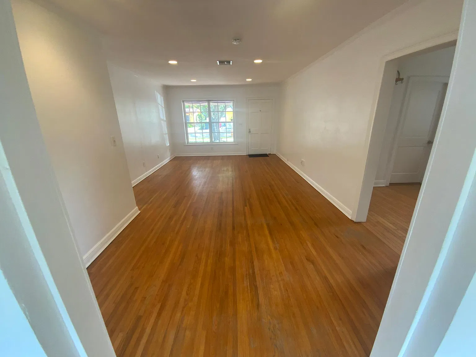 2 bed, 1319 sqft, $3,900 — Photo 4