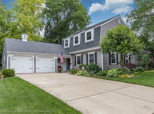 113 E 12th Ave, Naperville, IL 60563