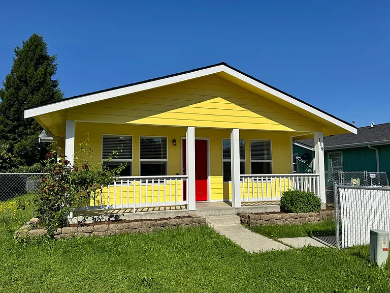 119 N 29th Pl — Photo 1