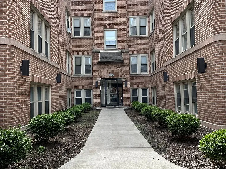 8210-14 S Langley Ave — Photo 5