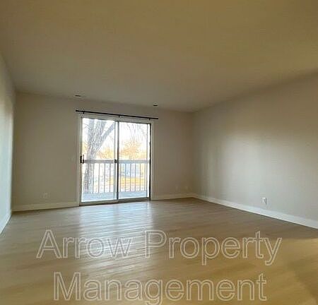 3rd image of 515 W Saunders Ave Unit 16
