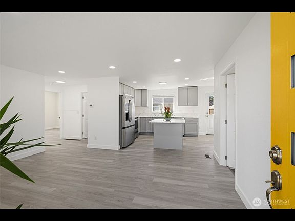 3rd image of 505 B St NE