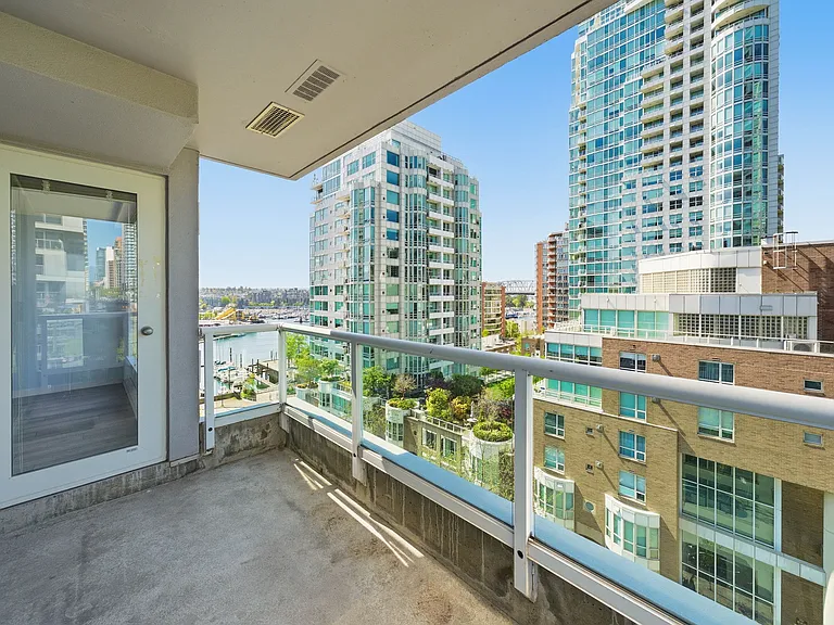 1500 Howe St #902 — Photo 20