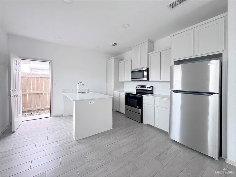 1217 Sucre Dr #4 — Photo 8