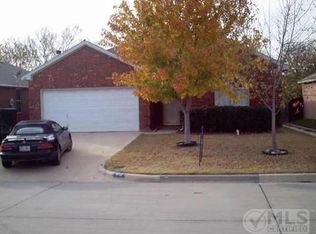 412 Hollyberry Dr, Mansfield, TX 76063