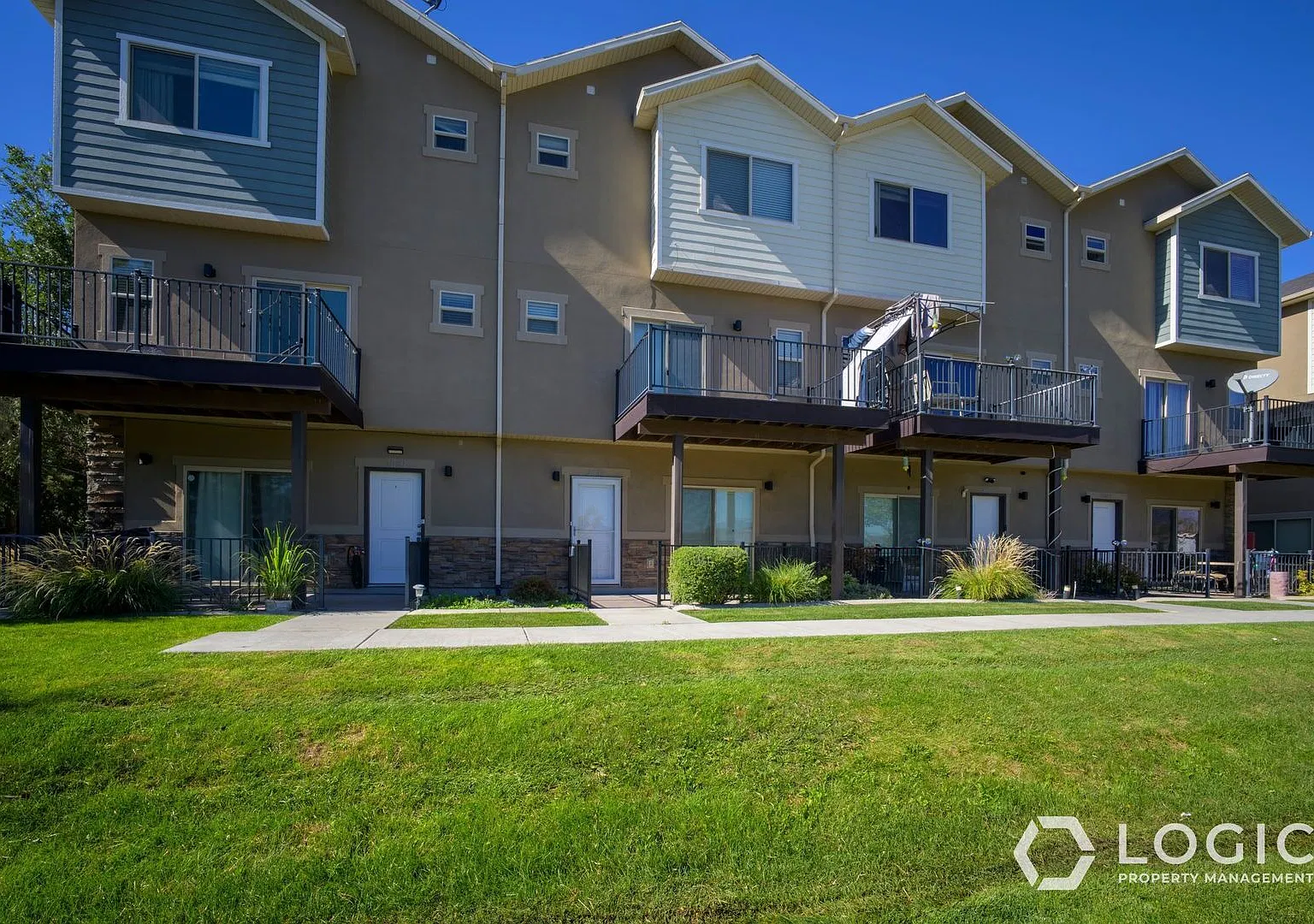 4 Bed / 2.5 Bath Townhome for Rent in West Valley City — Photo 1