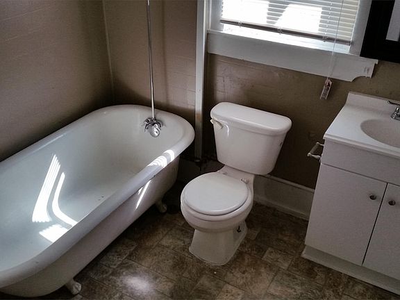 4th image of 3100 Avenue G APT 204