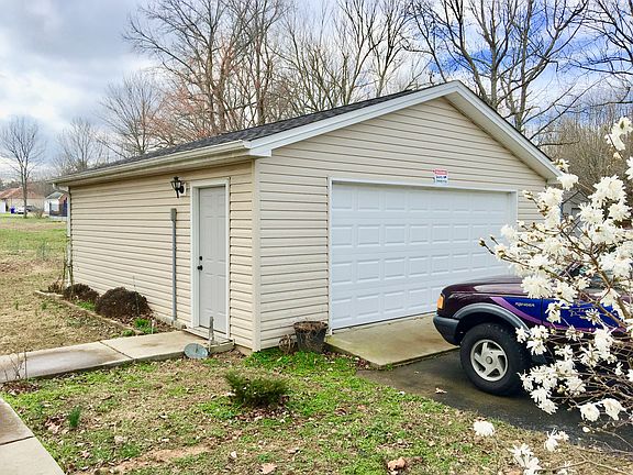 3rd image of 301 Rolling Acres Dr