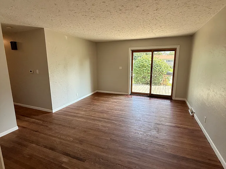 2173 Newcomer Ln — Photo 5