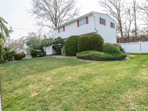 17 Rittner Ln, Old Bridge, NJ 08857