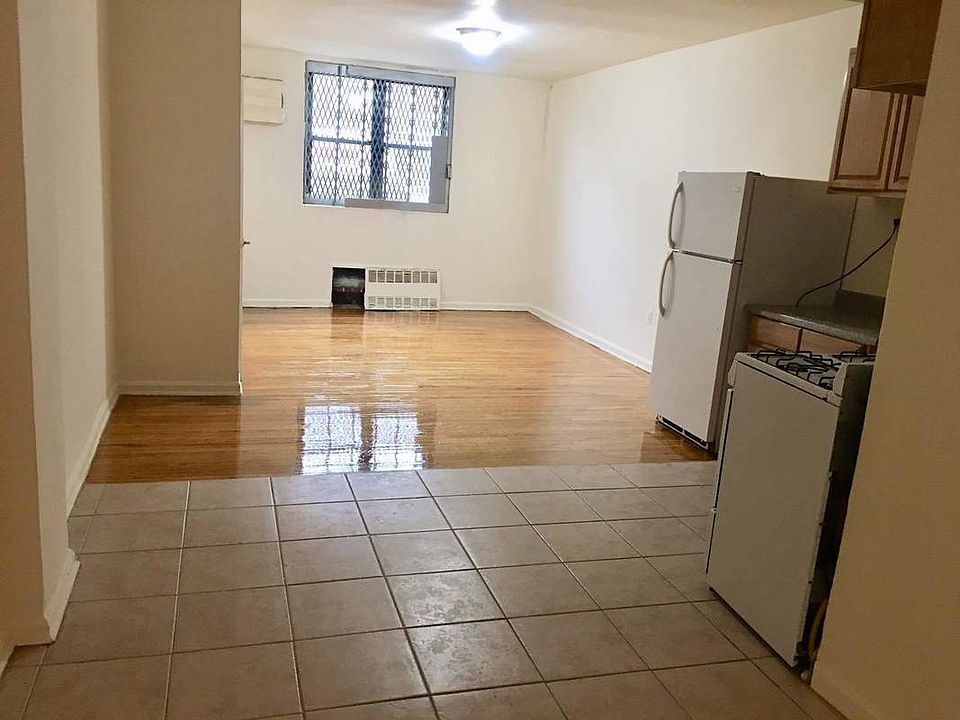 2nd image of 1402 W 4th St APT B14