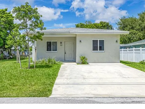 707 NW 2nd Ter, Pompano Beach, FL 33060
